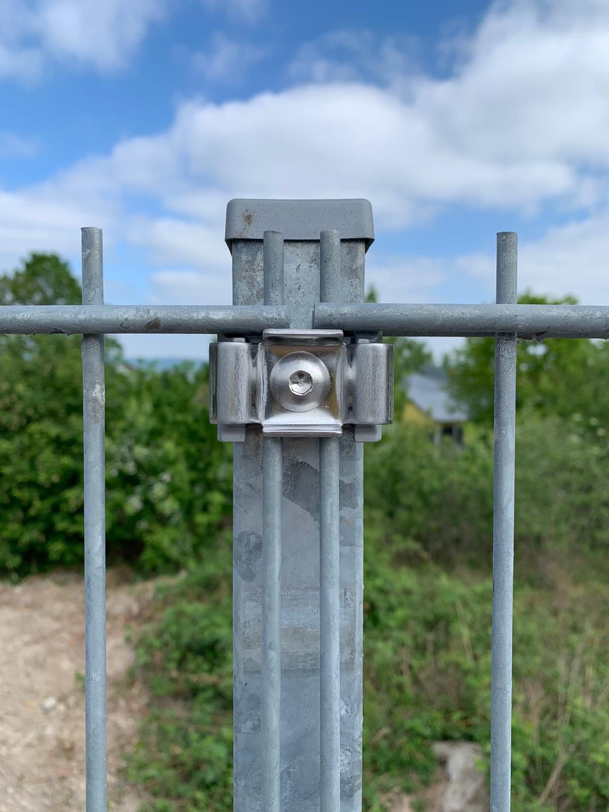 Zaunpfosten mit Klemmhalter